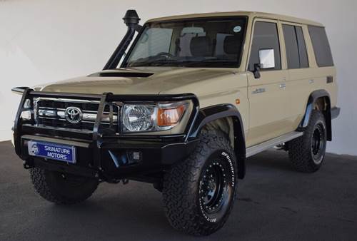 Toyota Land Cruiser 76 4.5 Diesel Station Wagon