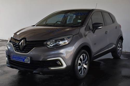 Renault Captur 900T Blaze 5 Door